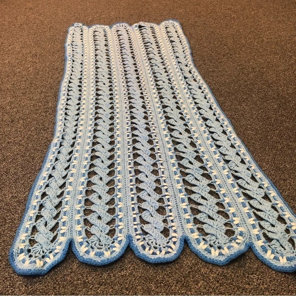Vtg Hand Crochet Afghan Lap Baby Blanket Throw Scalloped Edge Blues & White
